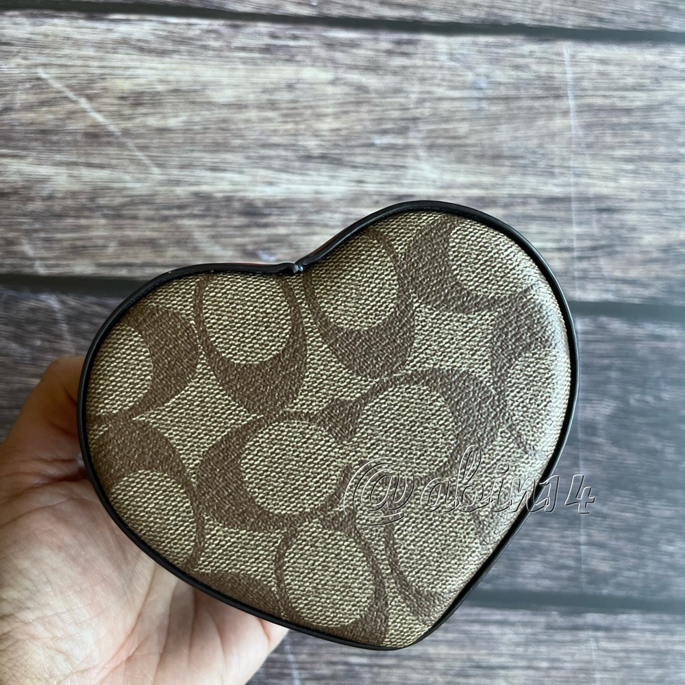 NWT Coach Heart Shape Box Case in Signature Canvas and Leather